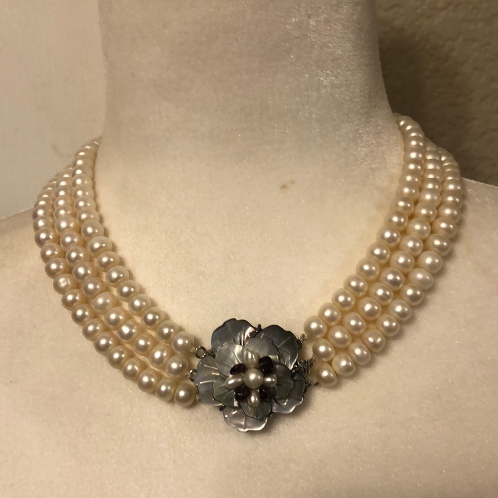 3-strand pearl necklace